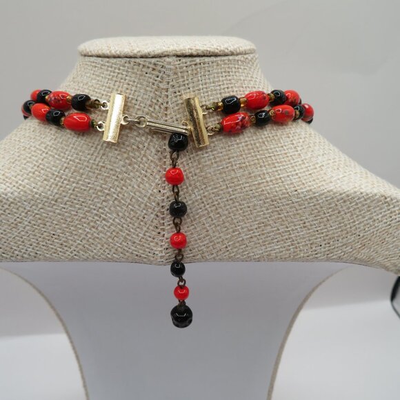 Vintage Red and Black Beaded Necklace and Clip On Earrings Set - Picture 5 of 14
